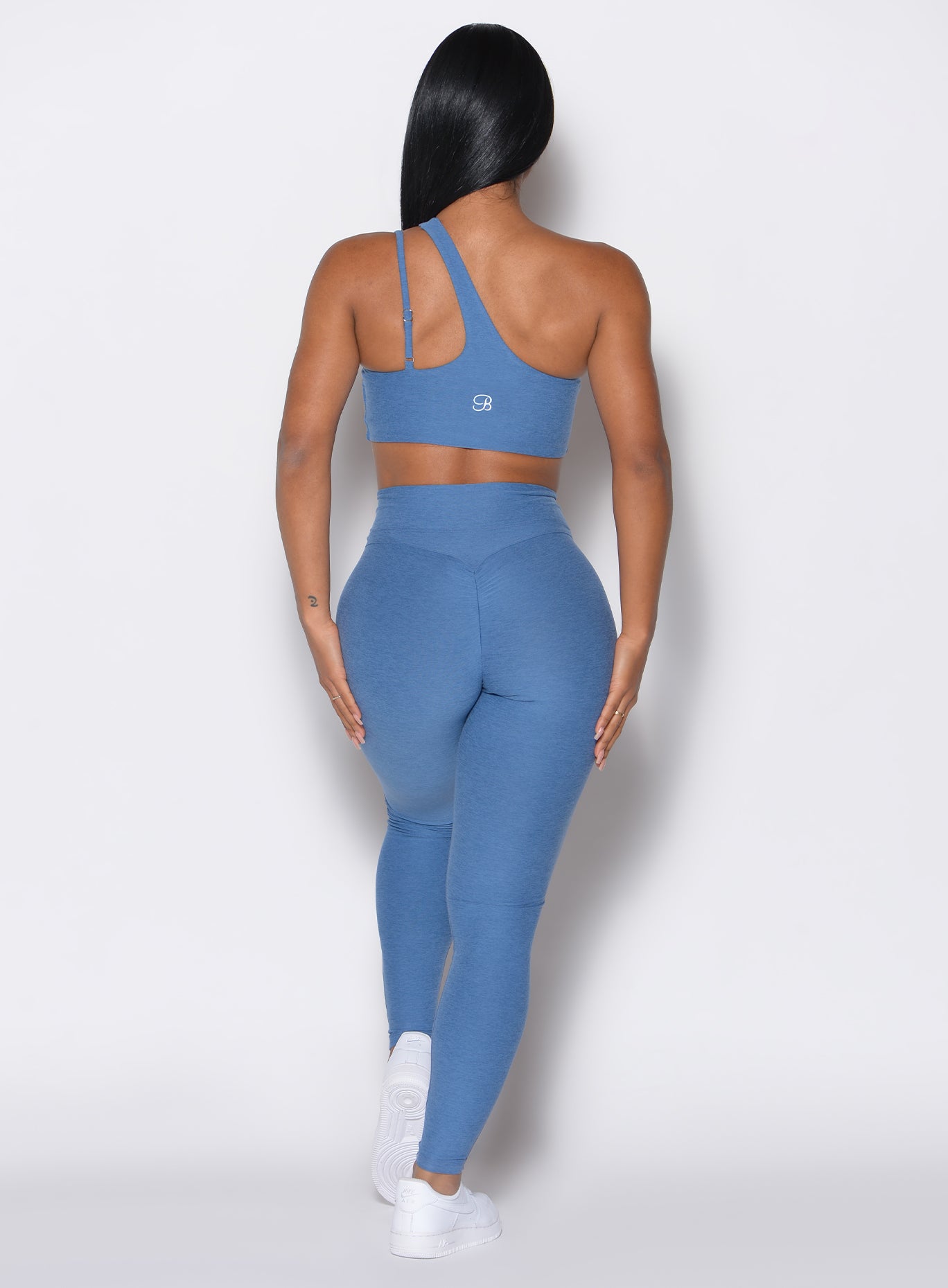 back profile of a model wearing the V Active Leggings and the matching Top in Chambray color